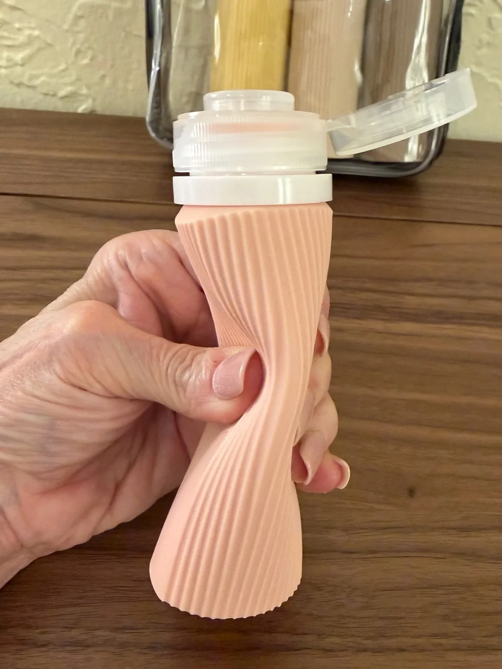 4 Pack 3.4 oz Silicone Travel Bottles Leakproof Squeeze Toiletry Set with Bag